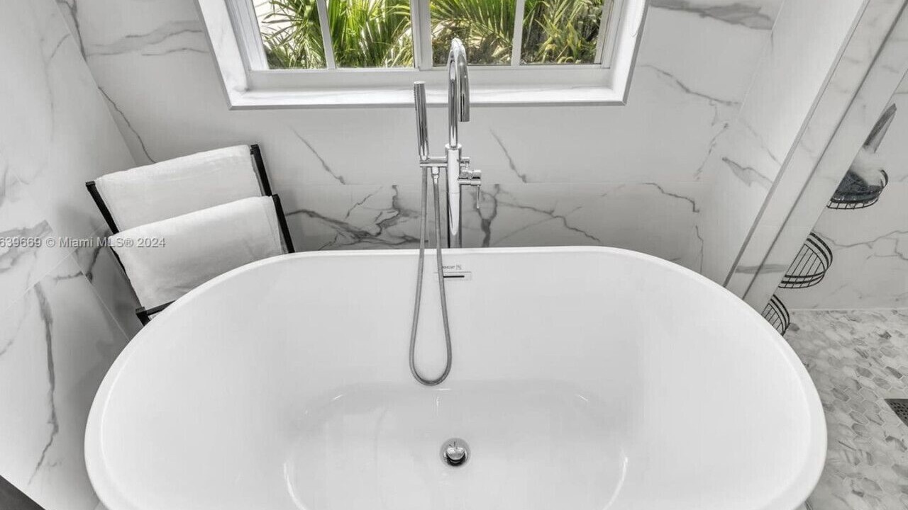 Photo of Bathroom in Lauderdale Beach