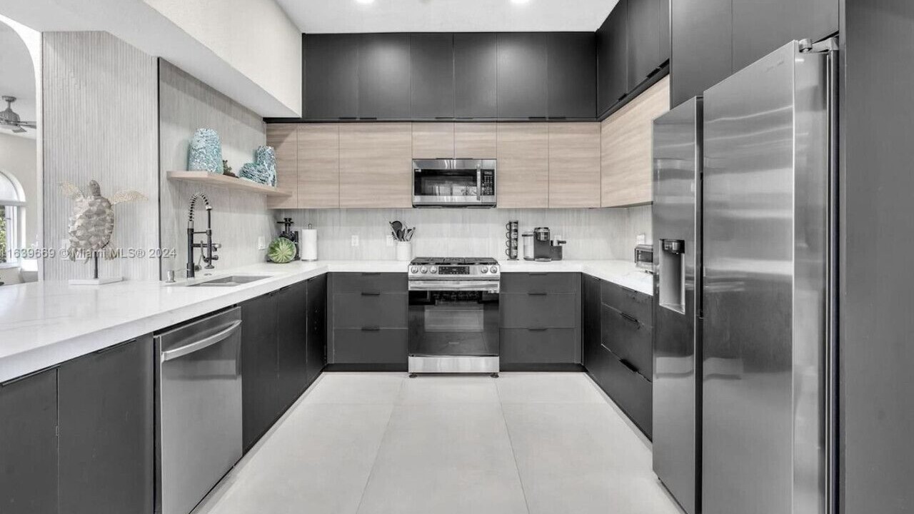 Photo of Kitchen in Lauderdale Beach