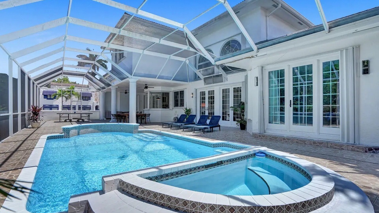 Photo of Outdoor in Hollywood Lakes