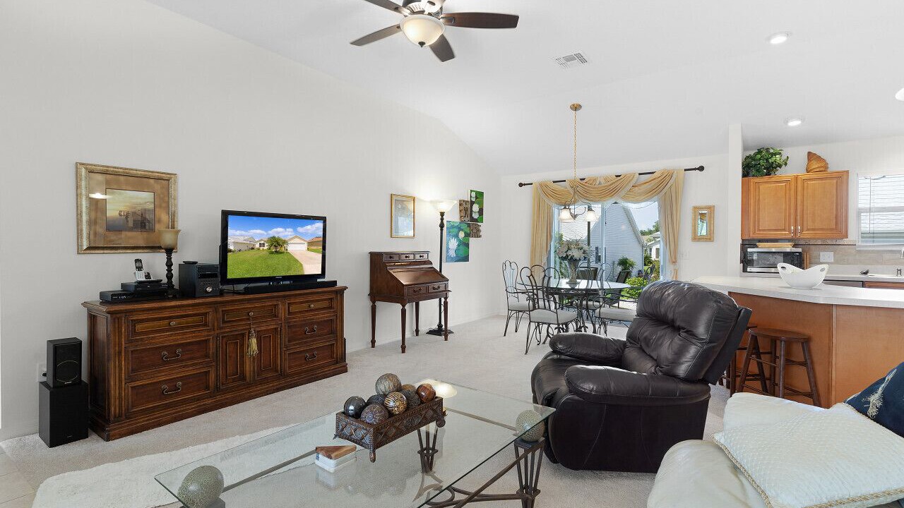 Photo of Livingroom in Calumet Grove