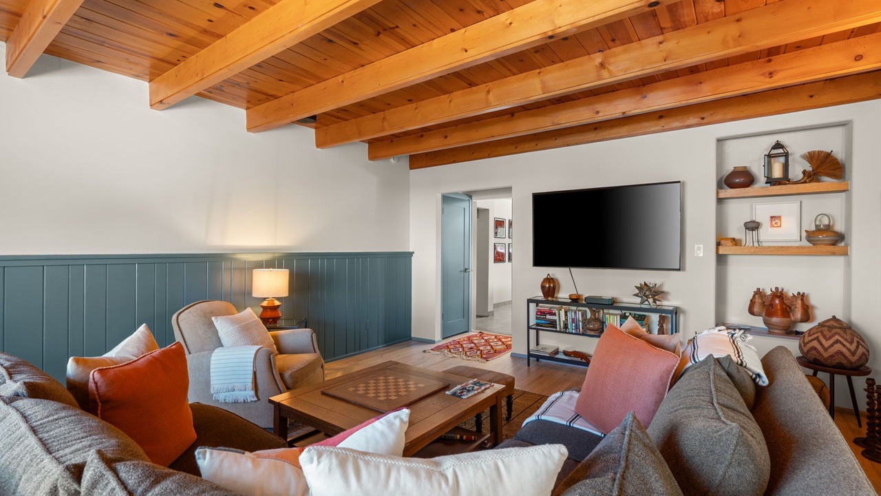 Photo of Livingroom in South Capitol
