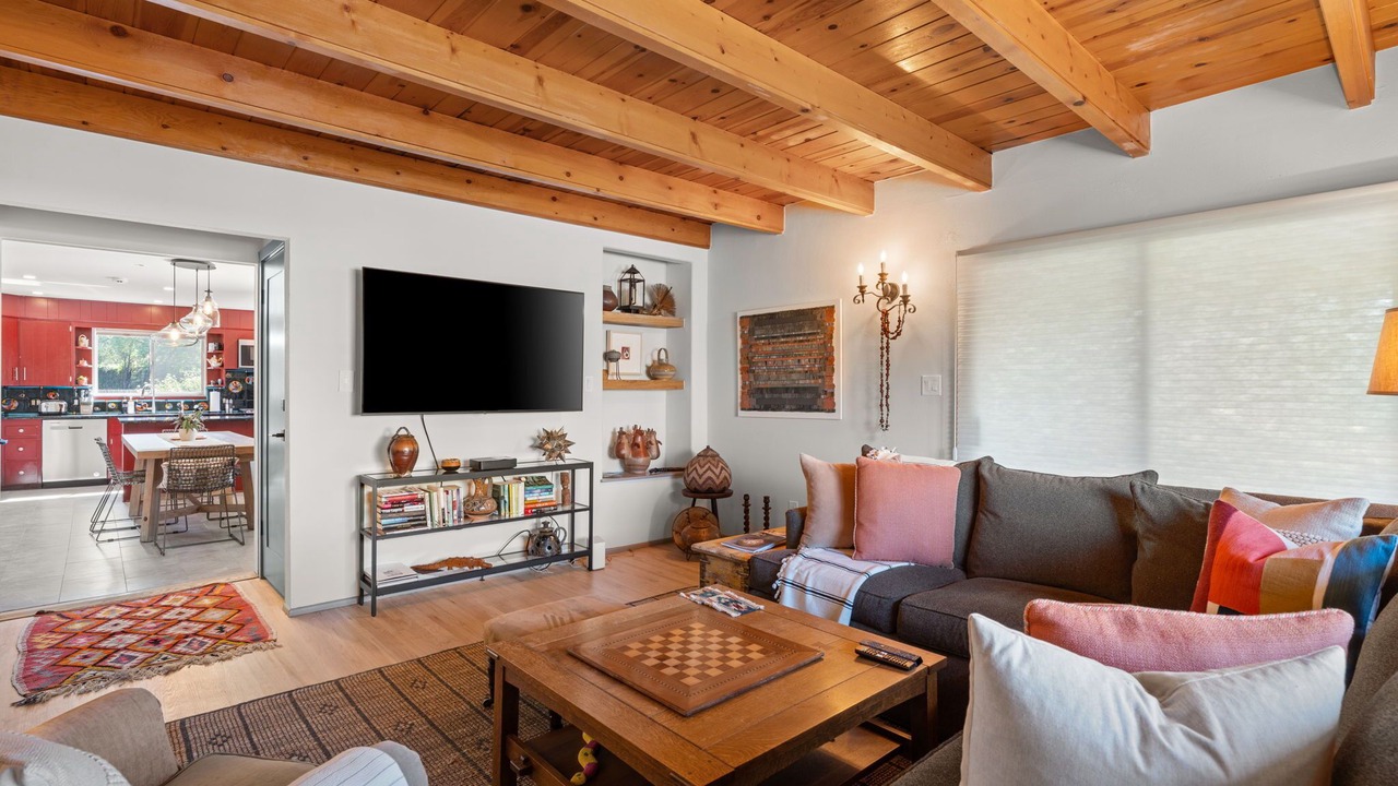 Photo of Livingroom in South Capitol