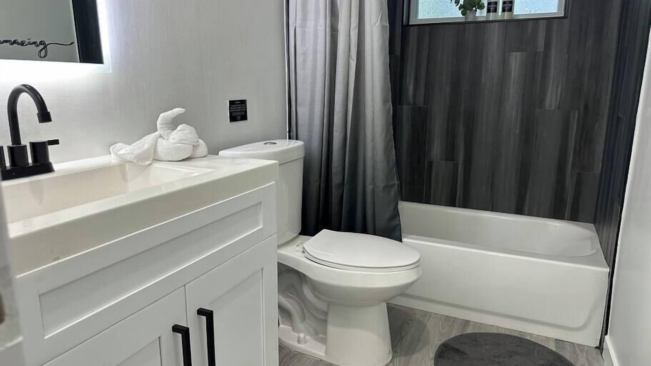 Photo of Bathroom in River Oaks