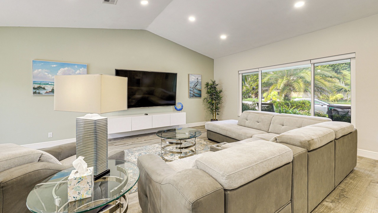Photo of Livingroom in Deerfield Beach