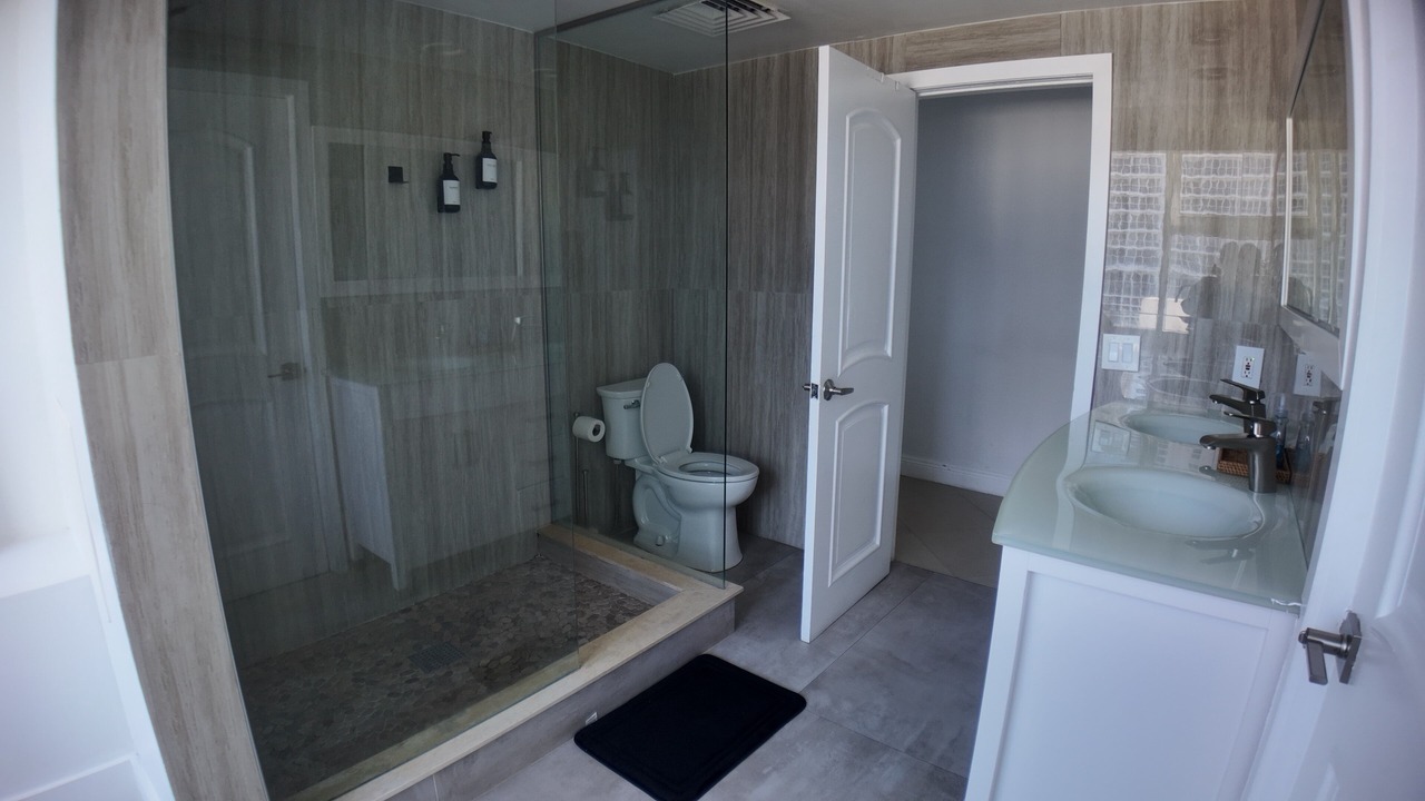 Photo of Bathroom in Galt Mile