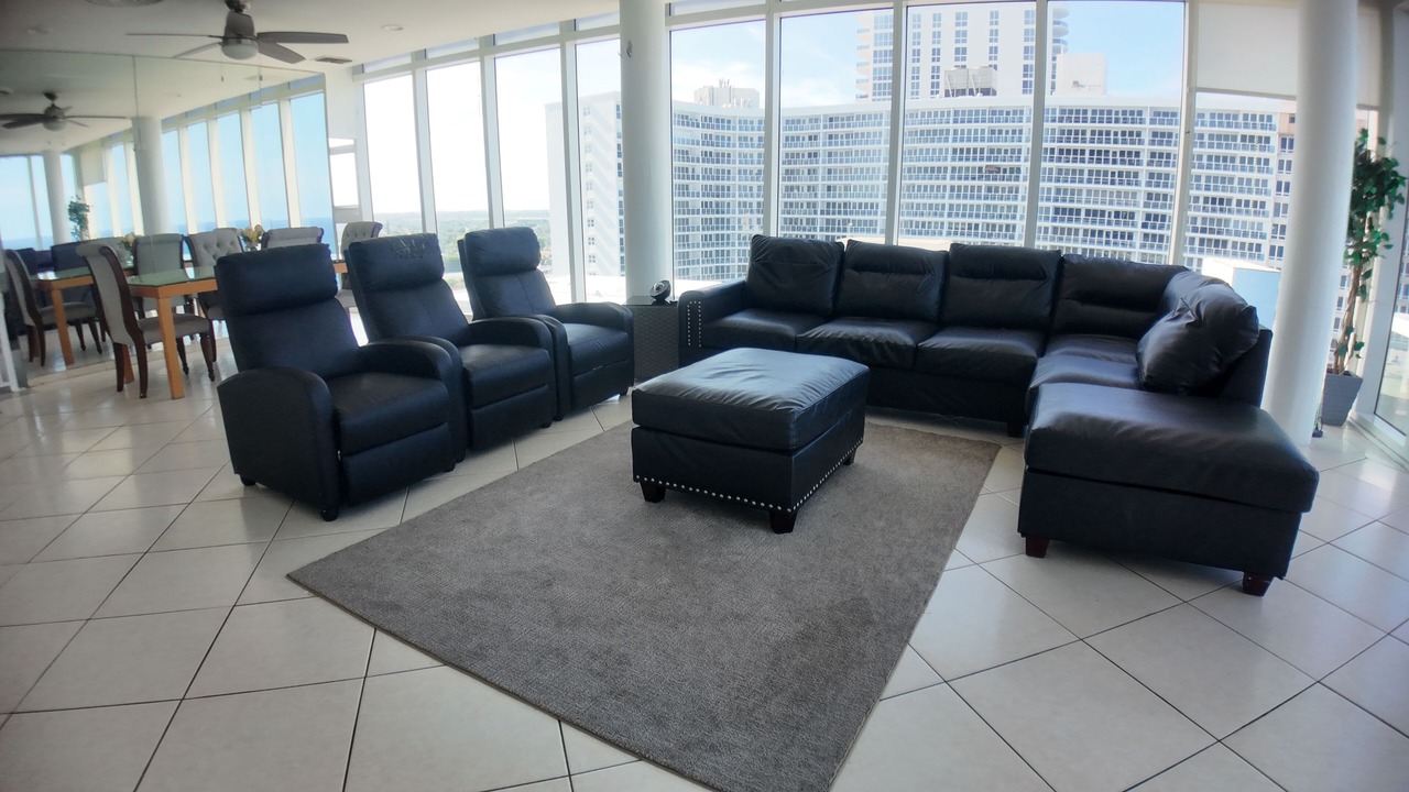 Photo of Livingroom in Galt Mile