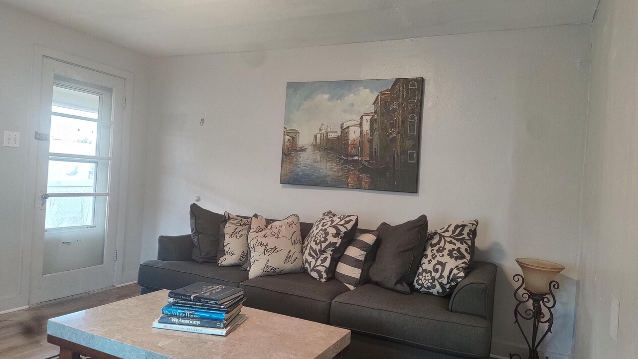 Photo of Livingroom in Truth or Consequences