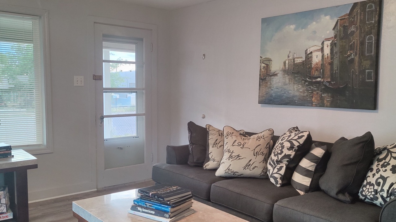 Photo of Livingroom in Truth or Consequences