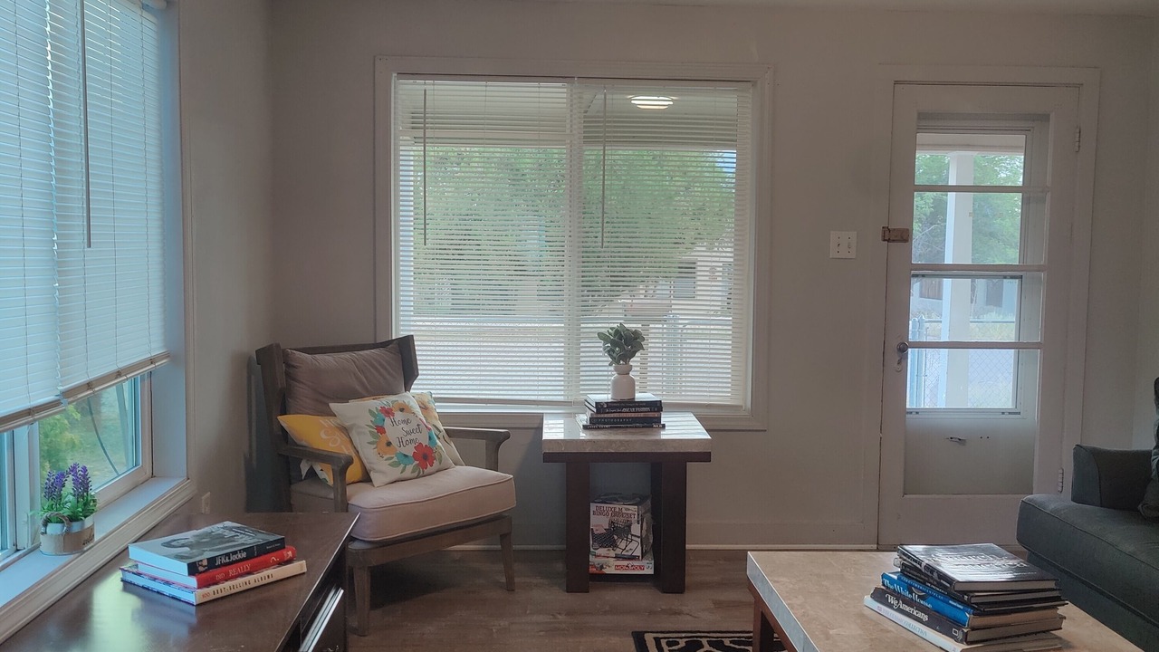 Photo of Livingroom in Truth or Consequences