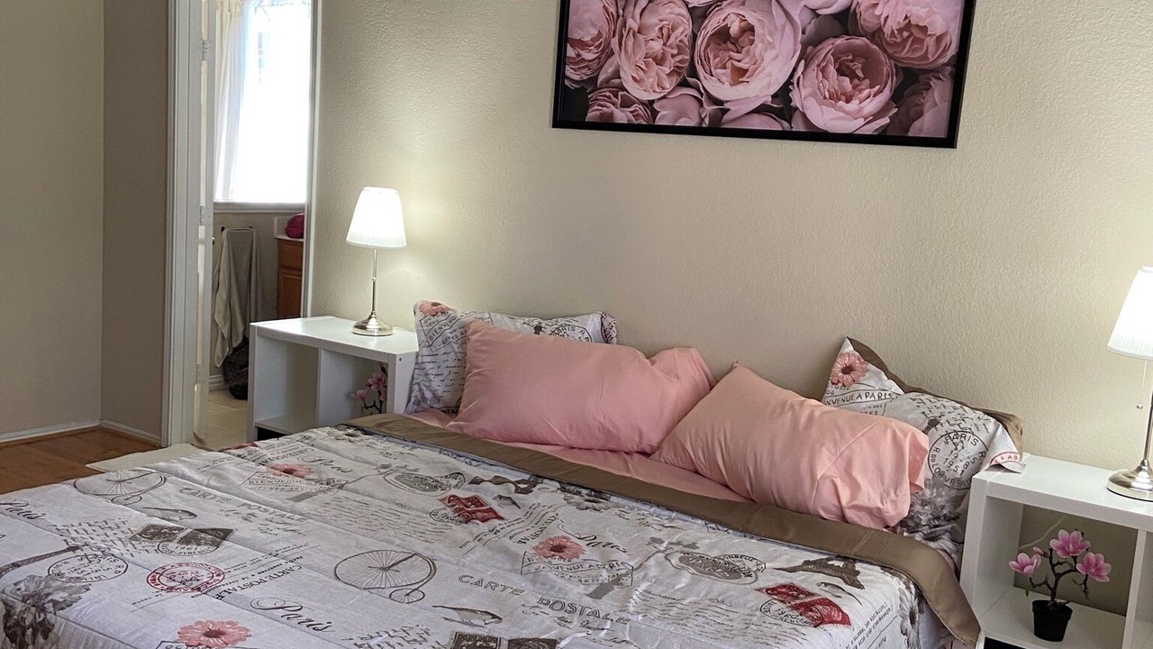 Photo of Bedroom in Southeast Arlington
