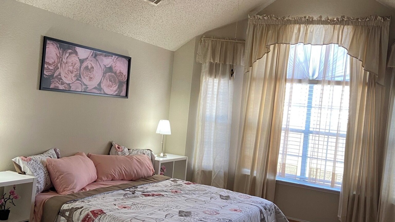 Photo of Bedroom in Southeast Arlington