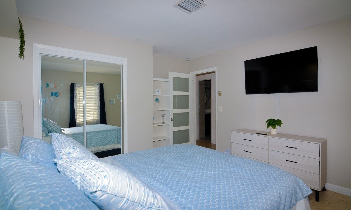 Photo of Bedroom in Cypress Gardens