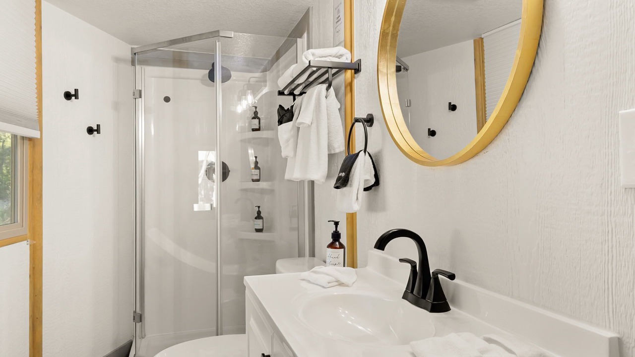 Photo of Bathroom in Canyon Lake
