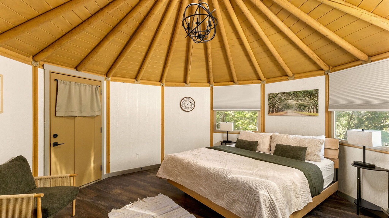 Photo of Bedroom in Canyon Lake