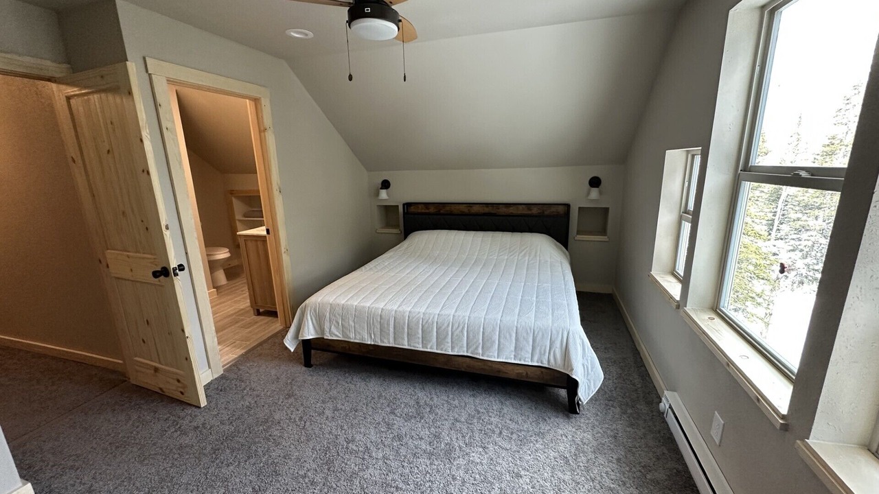 Photo of Bedroom in Garfield