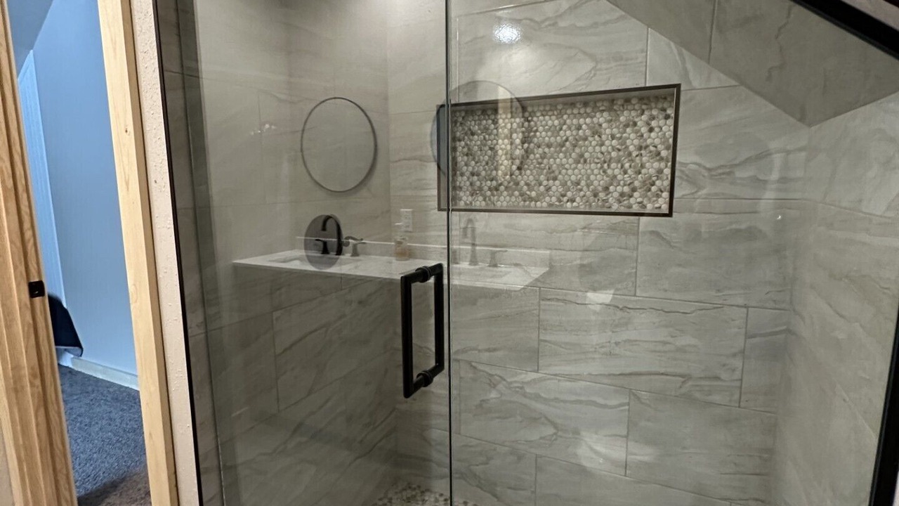 Photo of Bathroom in Garfield