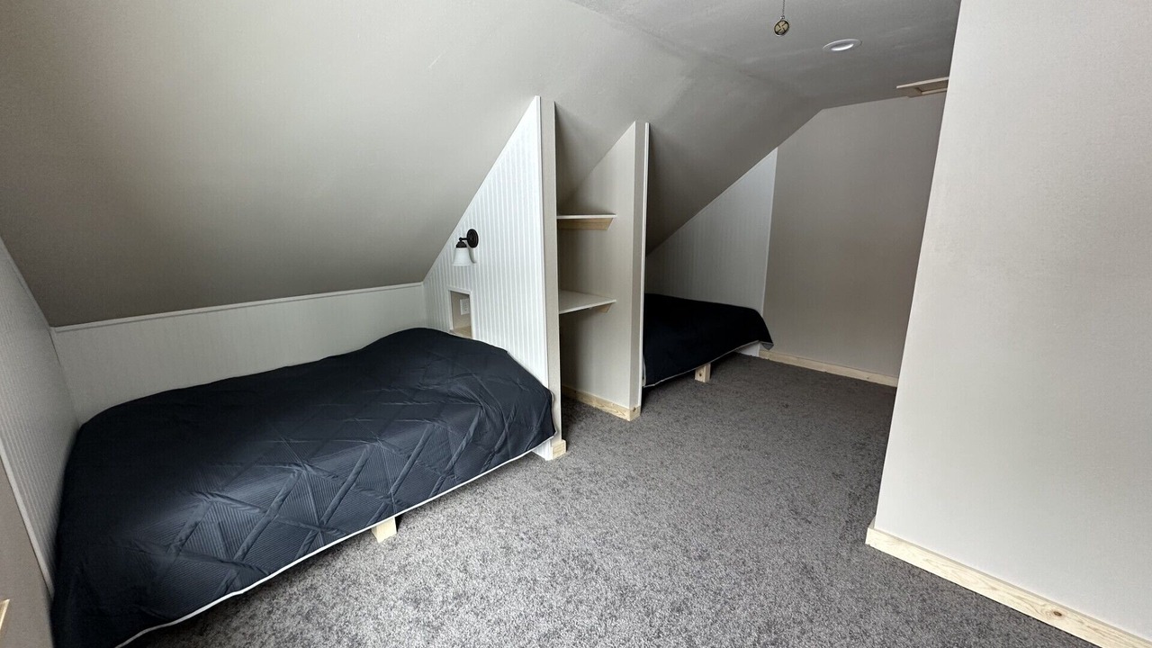 Photo of Bedroom in Garfield