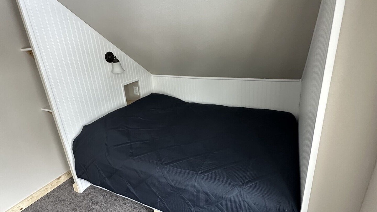 Photo of Bedroom in Garfield