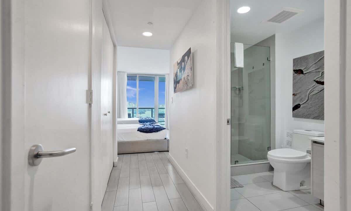 Photo of Bedroom in Hallandale Beach