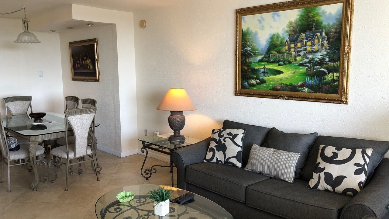Photo of Livingroom in Galt Mile