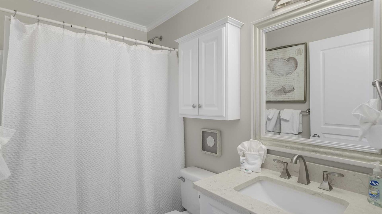 Photo of Bathroom in Avalon Beach Estates