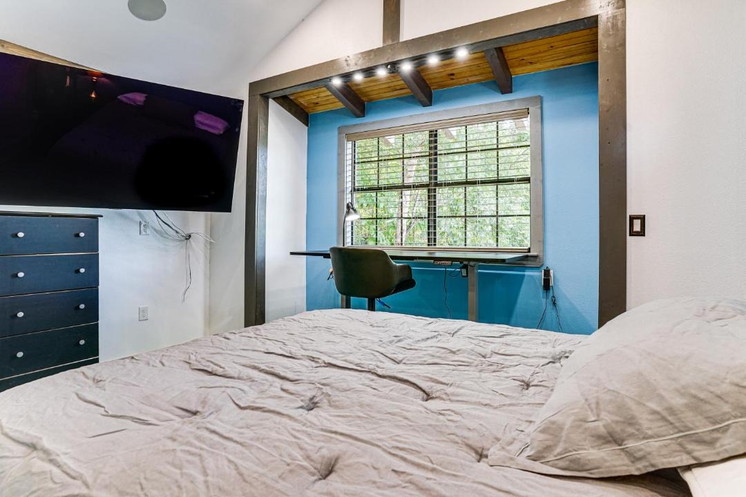 Photo of Bedroom in Glen Rose