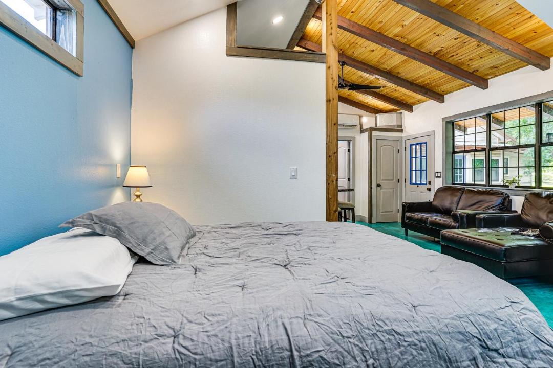 Photo of Bedroom in Glen Rose