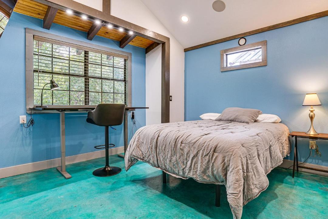 Photo of Bedroom in Glen Rose