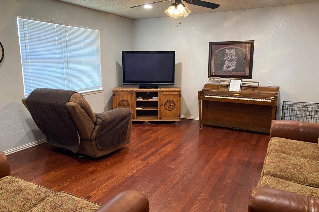 Photo of Livingroom in Midland