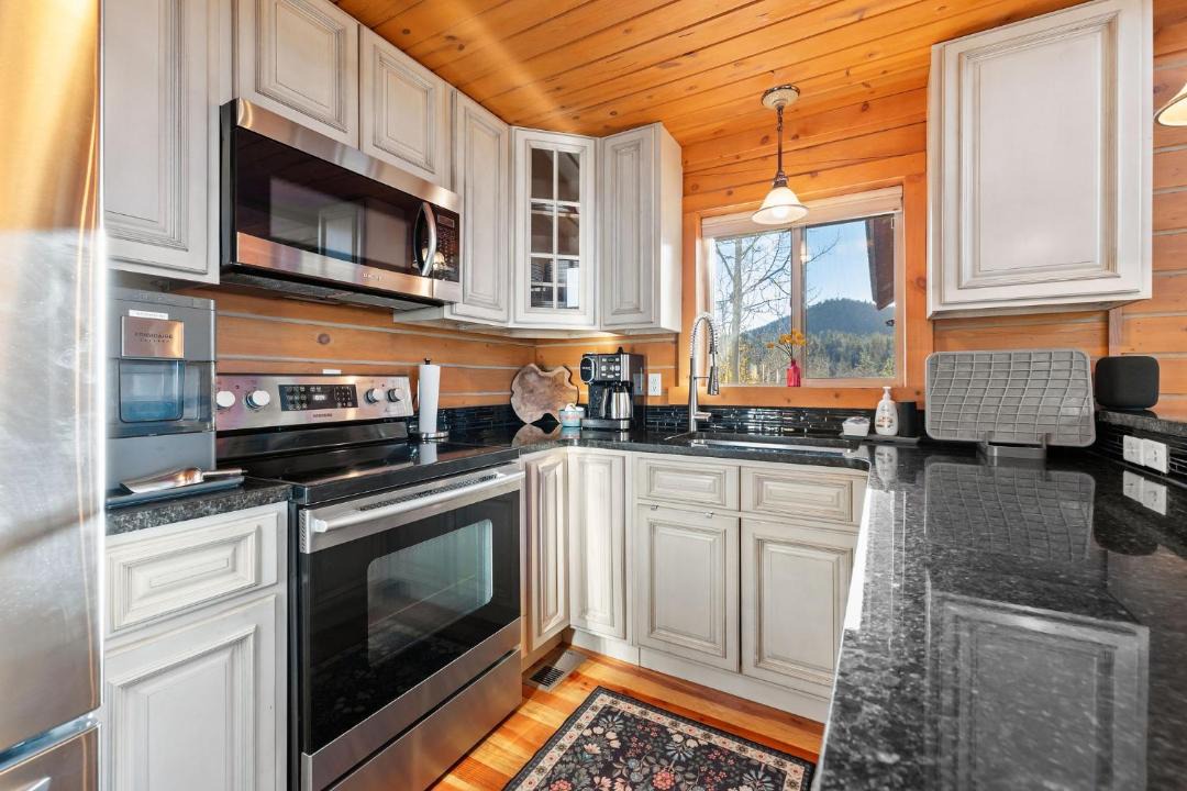 Photo of Kitchen in Indian Mountain