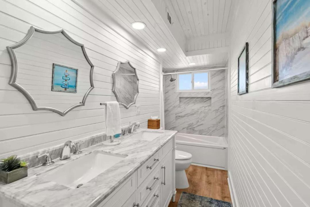 Photo of Bathroom in Galveston