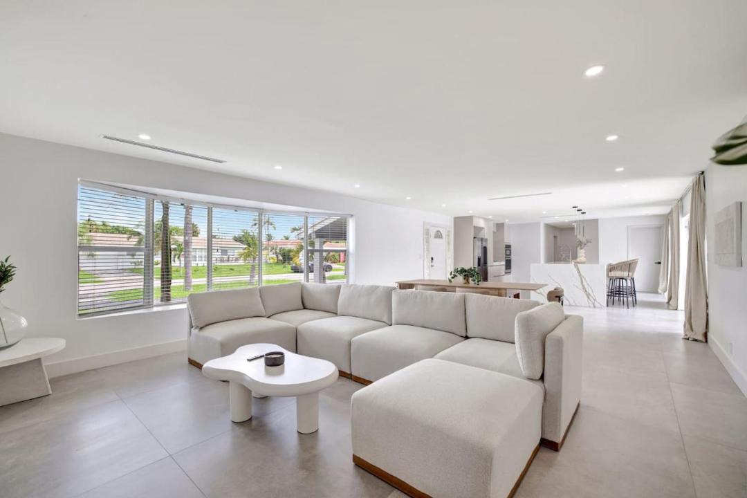 Photo of Livingroom in Coral Ridge Isles