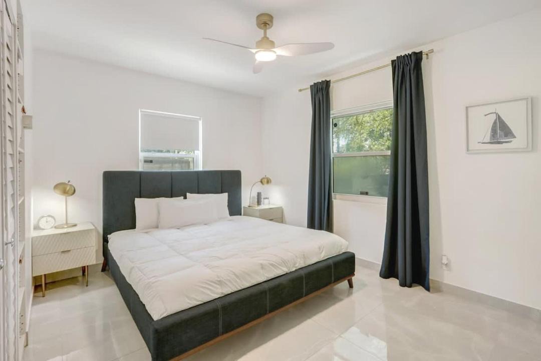 Photo of Bedroom in Hallandale Beach