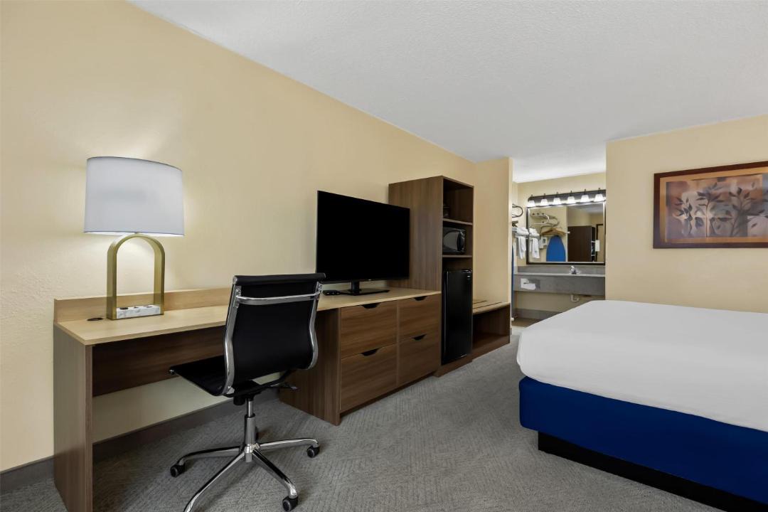 Photo of Bedroom in Branson Theater District