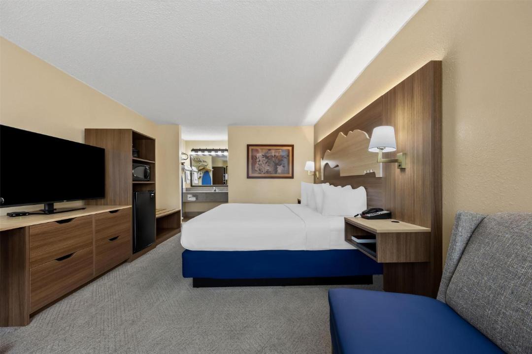 Photo of Bedroom in Branson Theater District
