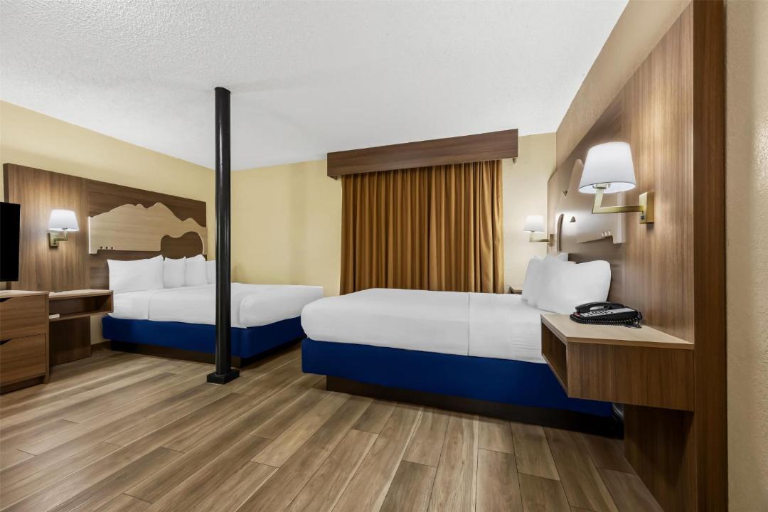 Photo of Bedroom in Branson Theater District