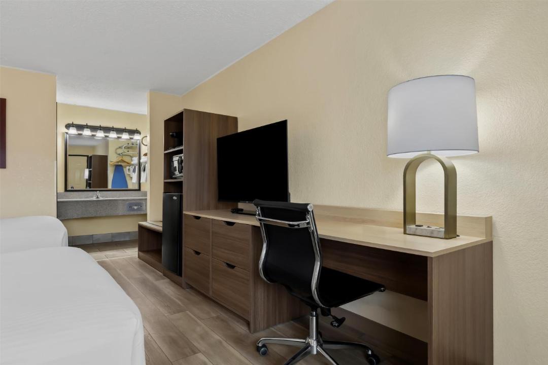 Photo of Bedroom in Branson Theater District