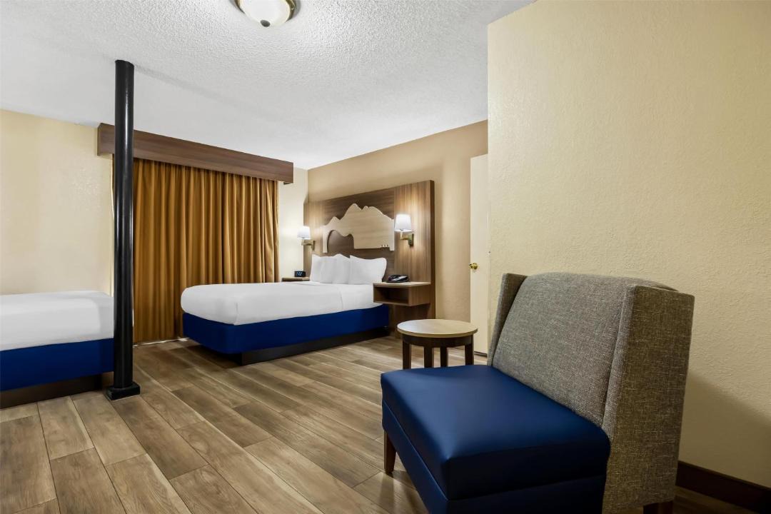 Photo of Bedroom in Branson Theater District