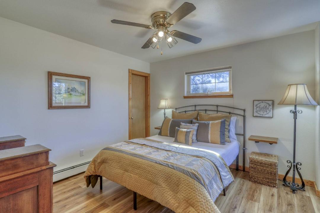 Photo of Bedroom in Lake Hatcher Park