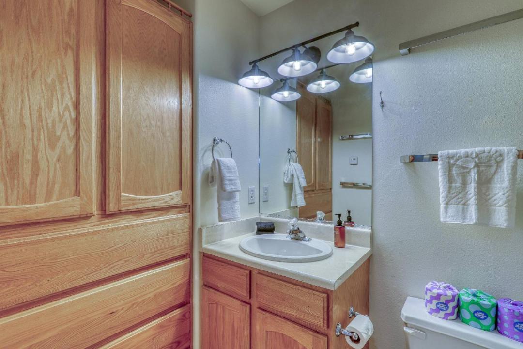 Photo of Bathroom in Lake Hatcher Park