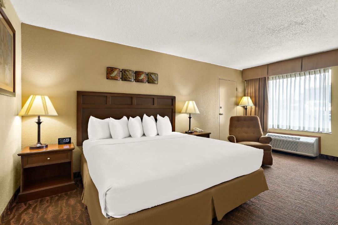 Photo of Bedroom in Branson Theater District