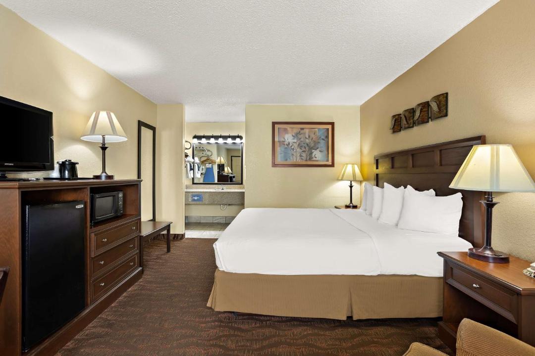 Photo of Bedroom in Branson Theater District