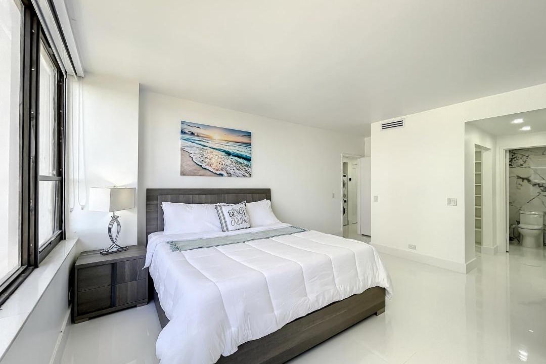 Photo of Bedroom in Hollywood South Central Beach