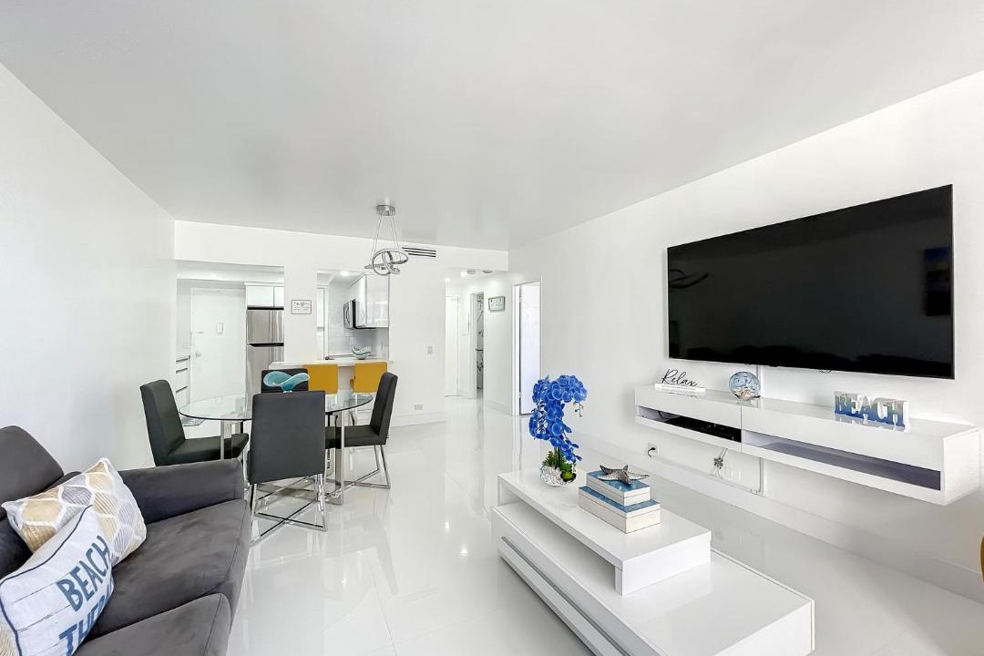 Photo of Livingroom in Hollywood South Central Beach