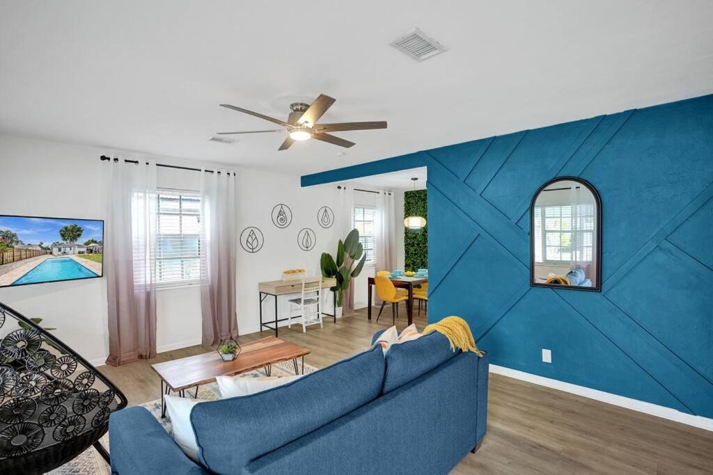 Photo of Livingroom in South Middle River