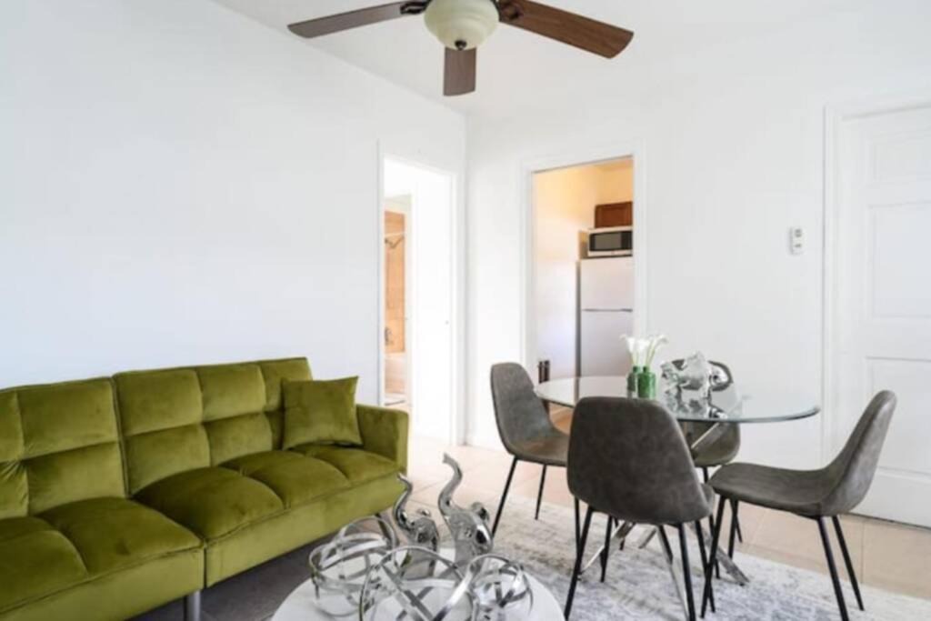 Photo of Livingroom in Downtown Hollywood