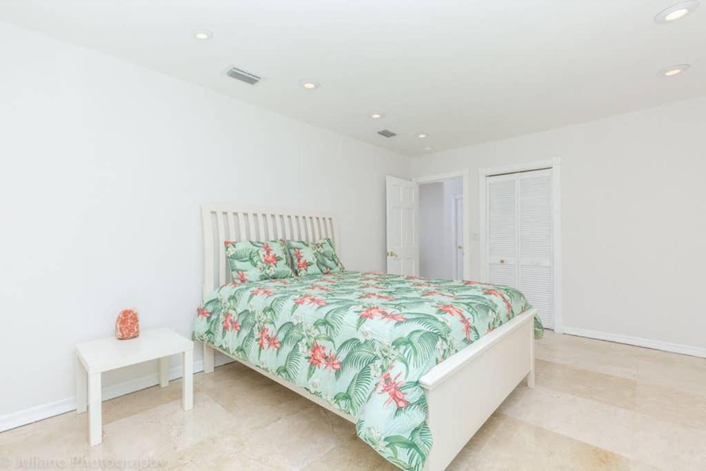 Photo of Bedroom in Surfside