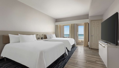 Junior Suite 2 Queens Poolview