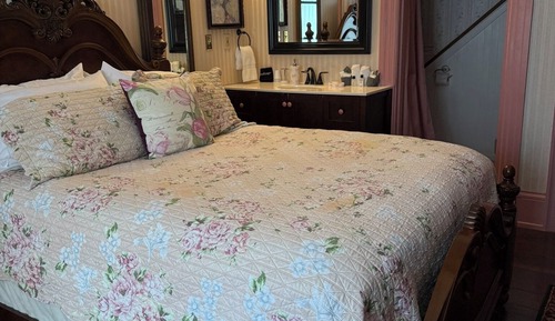 The Elizabeth Bedchamber.
