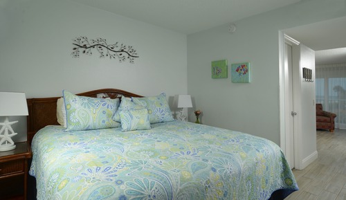 Suite (2nd Floor, King)
